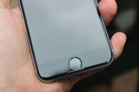 ‘Apple introduceert volgend jaar iPhone met gebogen scherm’